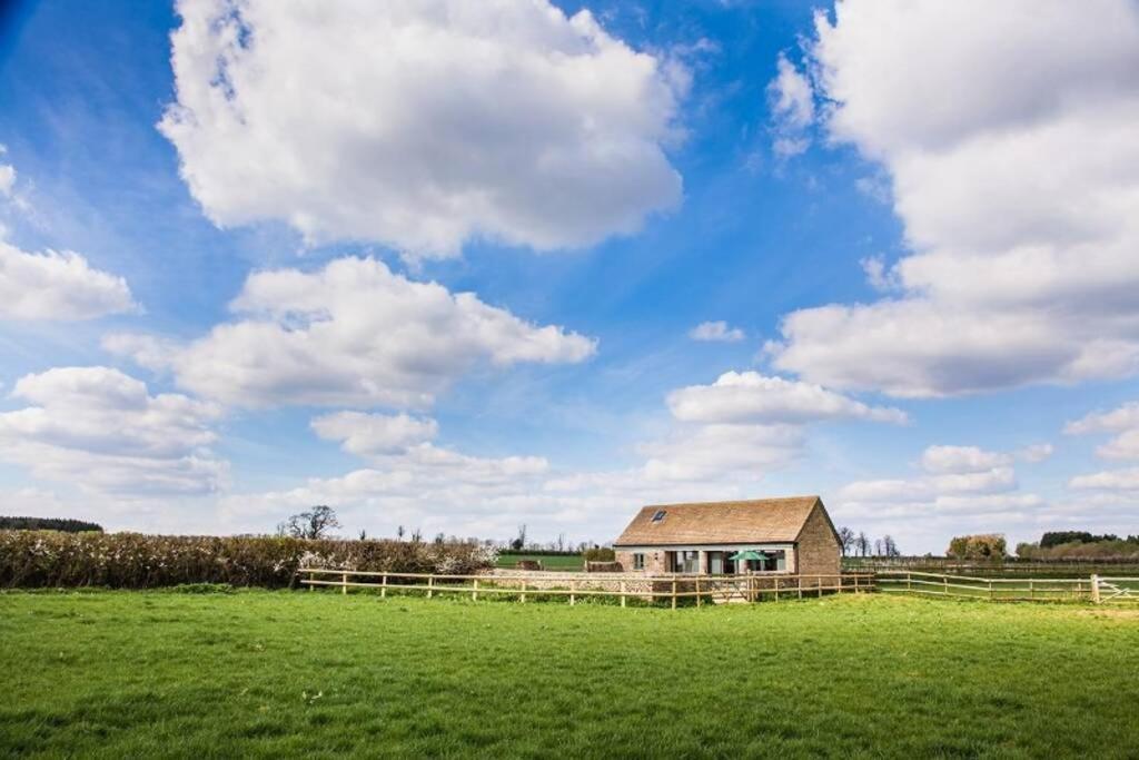 Secluded Romantic Cotswolds Barn - Sleeps 2 To 4 - Near Cirencester - Dog Friendly Villa Kemble Exterior foto