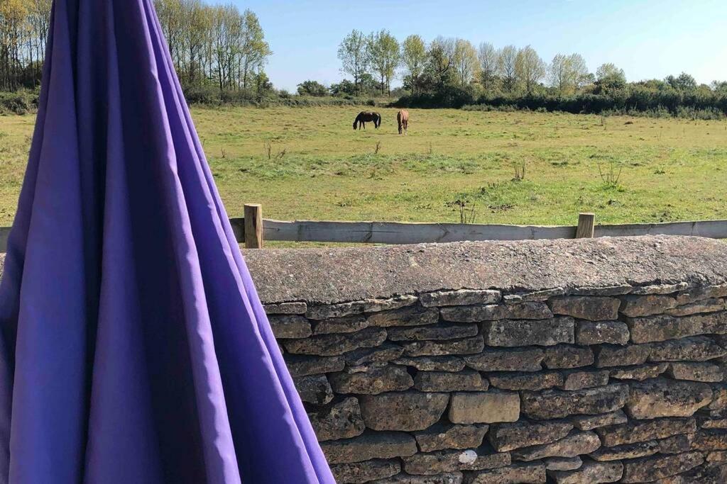 Secluded Romantic Cotswolds Barn - Sleeps 2 To 4 - Near Cirencester - Dog Friendly Villa Kemble Exterior foto