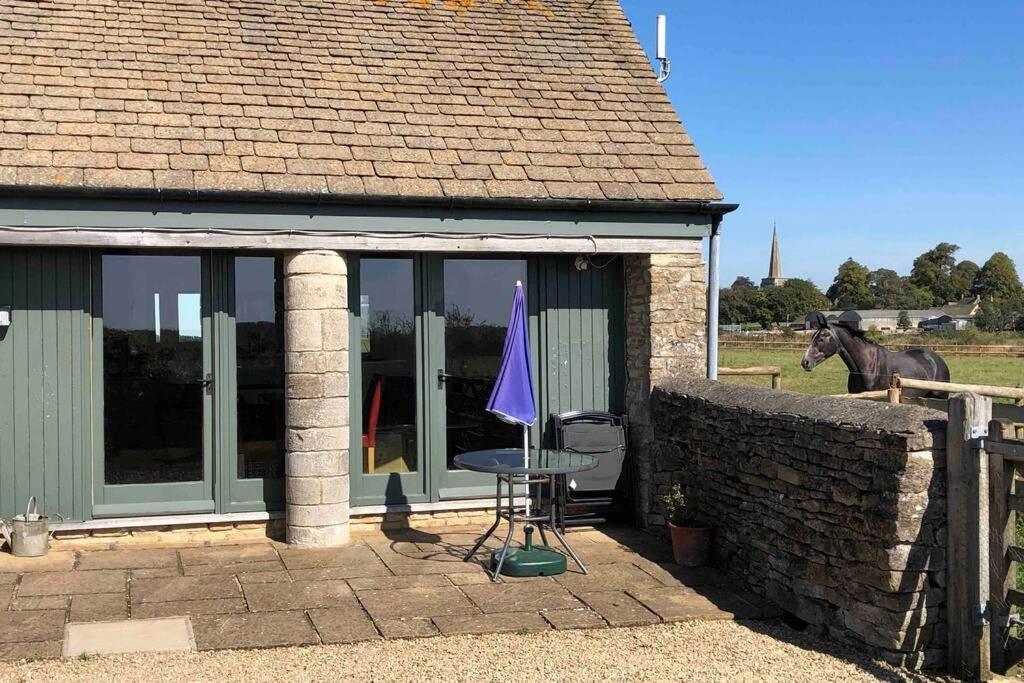 Secluded Romantic Cotswolds Barn - Sleeps 2 To 4 - Near Cirencester - Dog Friendly Villa Kemble Exterior foto