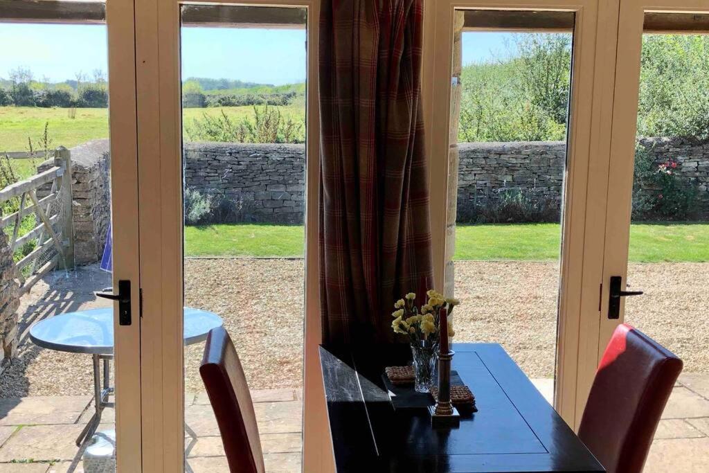 Secluded Romantic Cotswolds Barn - Sleeps 2 To 4 - Near Cirencester - Dog Friendly Villa Kemble Exterior foto